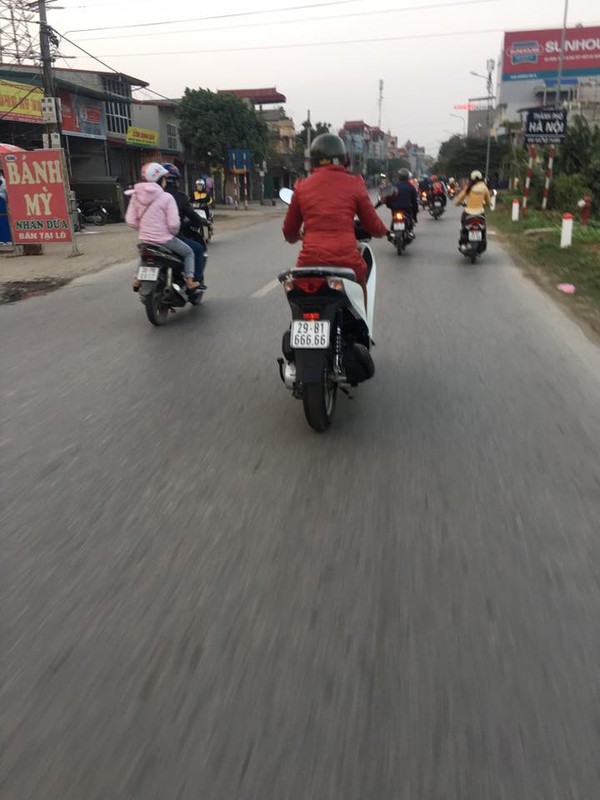 Co gai Hai Phong lai xe bien ngu 9 bi 